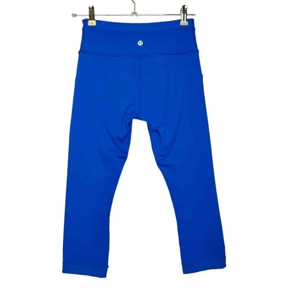 LULULEMON Roll Out Crop‎ in Baroque Blue. Size 4